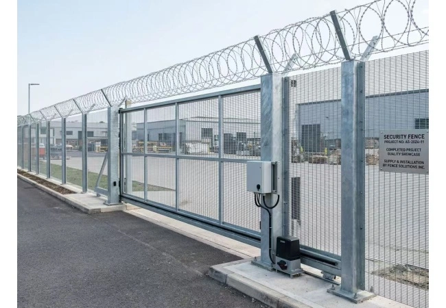 358 installazione recinzione antiscavalcamento Completed 358 anti-climb security fence installation at industrial facility